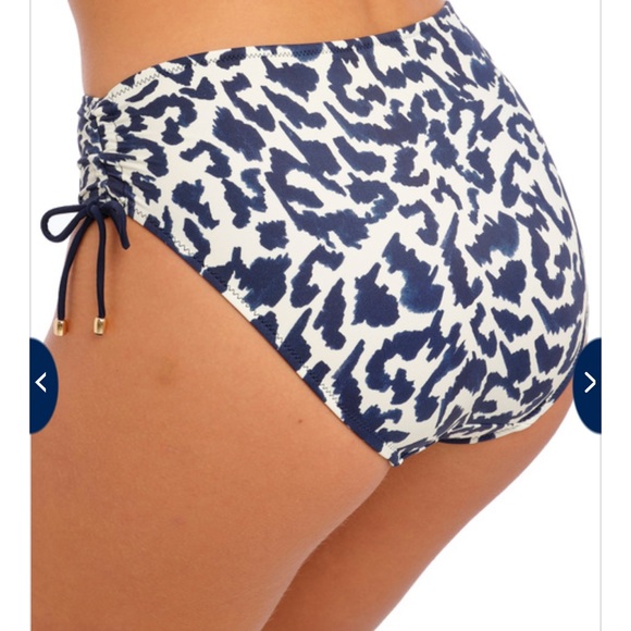 Bikini - Picture 4 of 5